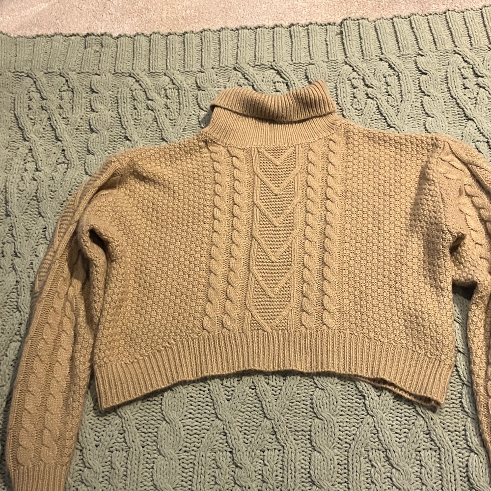 Cozy Cable Knit cropped Turtleneck Sweater - Tan